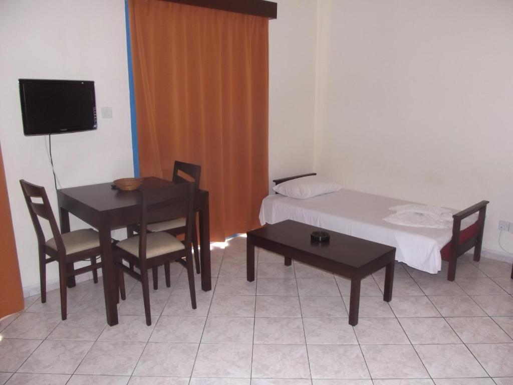 Kefalonitis Hotel Apartments Paphos Quarto foto